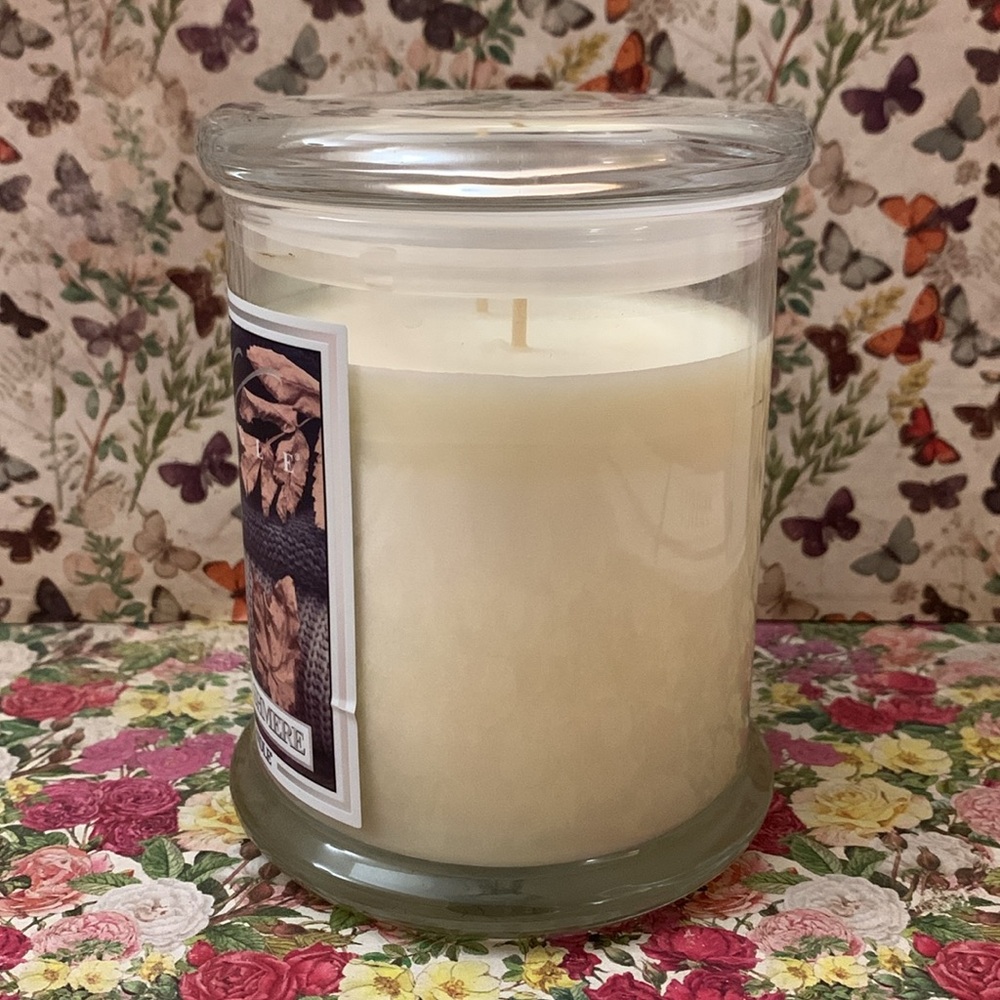 Kringle knitted cashmere 2 wicks soy wax candle 14.5oz - Picture 2 of 4